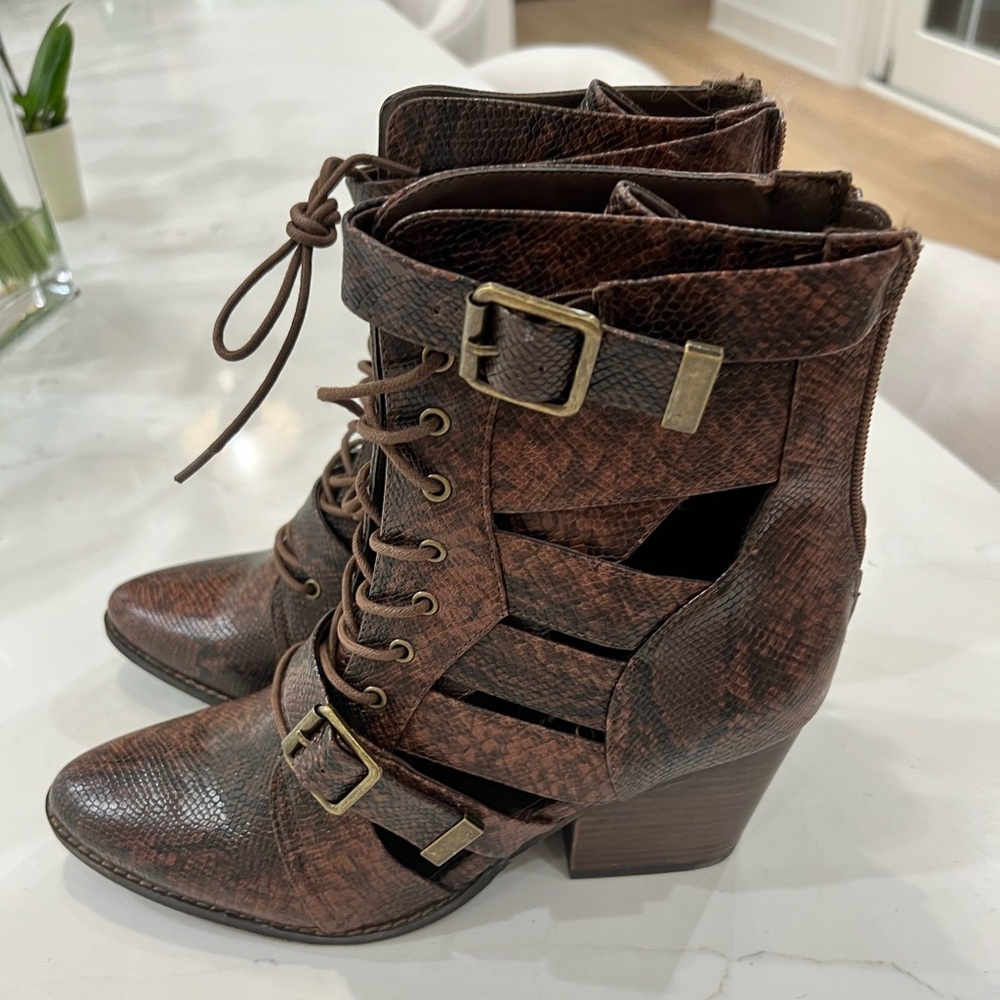 Coconut Matisse brown cage gladiator snake Getty ankle booties Size 10 New